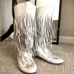 Vero Cuoio Vintage White fringe boots